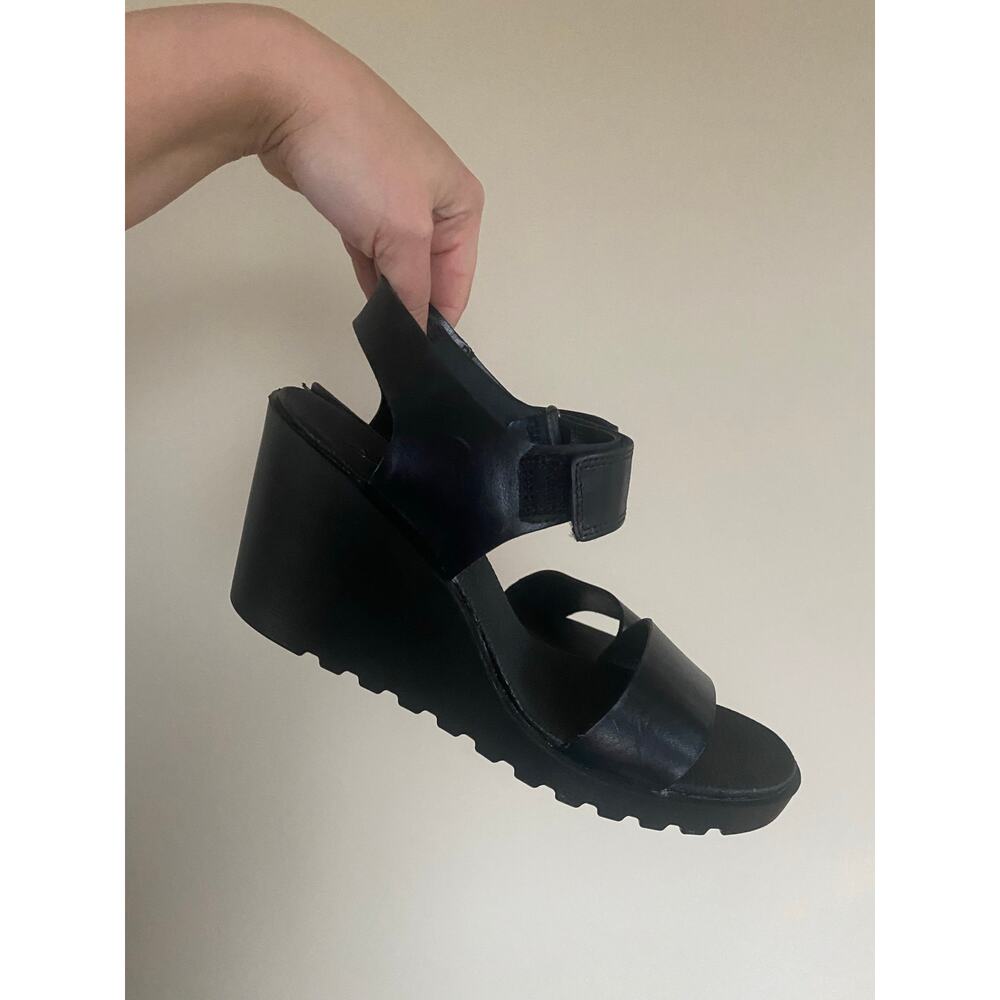 Excellent ECCO womens freja black leather wedge sandals size 8